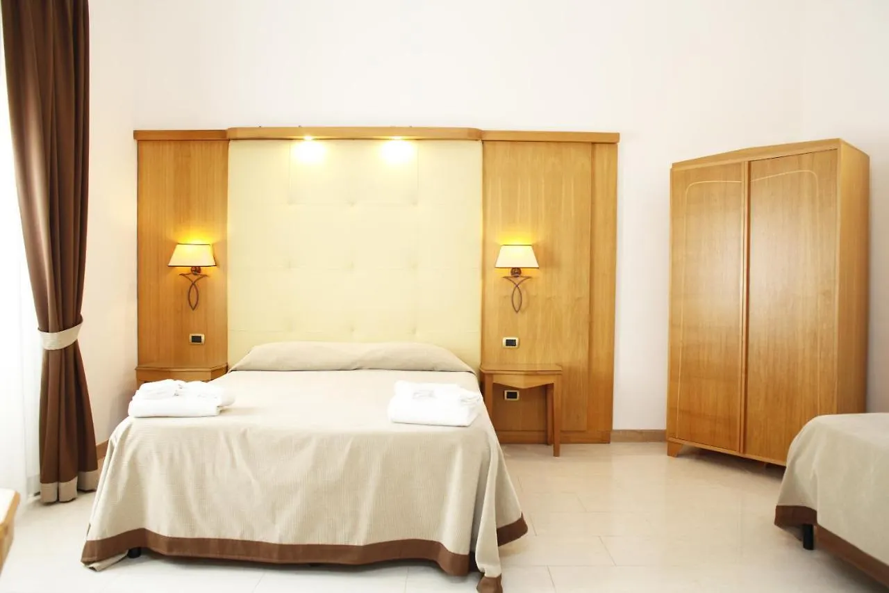 Albergo Russo Trapani 3*,